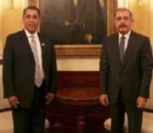 El senador estatal Adriano Espaillat visitó recientemente al presidente Danilo Medina en el Palacio Nacional a quien agradeció por la Ley de Naturalización.