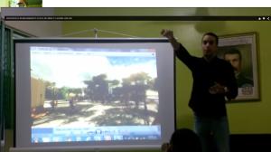 El joven arquitecto Rafael Miguel Báez José, mientras daba explicaciones de su propuesta de remozamiento de la Laguna Gri-Grí en los salones de la Alcaldía.