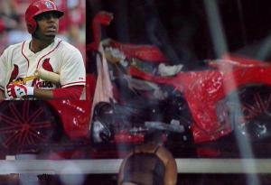 Estado en el que quedo el Camaro rojo del malogrado pelotero Oscar Taveras (en recuadro).
