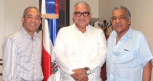 Luis Lithgow recibe visita ejecutivos CDEEE ; resalta esfuerzos de solucionar problema eléctrico