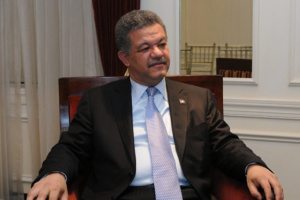 Empresarios y Funglode auspician entrevista exclusiva con Leonel a $1,000 dólares la entrada
