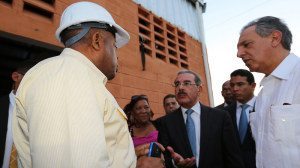 Danilo Medina en mercado de Azua: “Esto está lento, lo quiero para febrero”