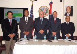 Lithgow valora superación académica de dominicanos en el exterior; resalta apoyo de Danilo