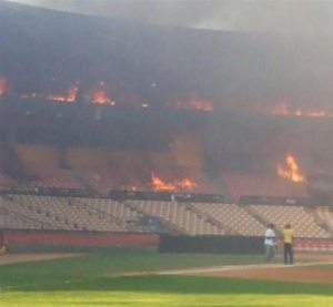 Arde el estadio Cibao; incendio destruye oficinas administrativas de las Aguilas Cibaeñas y caseta de transmisión