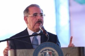 Danilo Medina: ¡Aquí las tienen! ¡Las 10 mil aulas ya son una realidad!