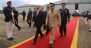 Presidente Medina viajó a Cuba para asistir a los funerales de Fidel Castro