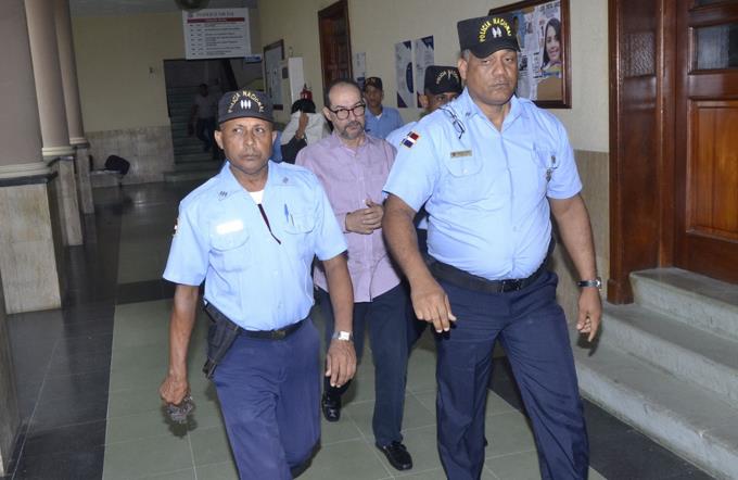 Dictan un año de prisión a presidente de financiera Inversia y de compañera sentimental