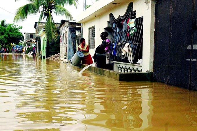 Un niño de seis años ahogado, mil 300 evacuados y 16 provincias en alerta por las lluvias