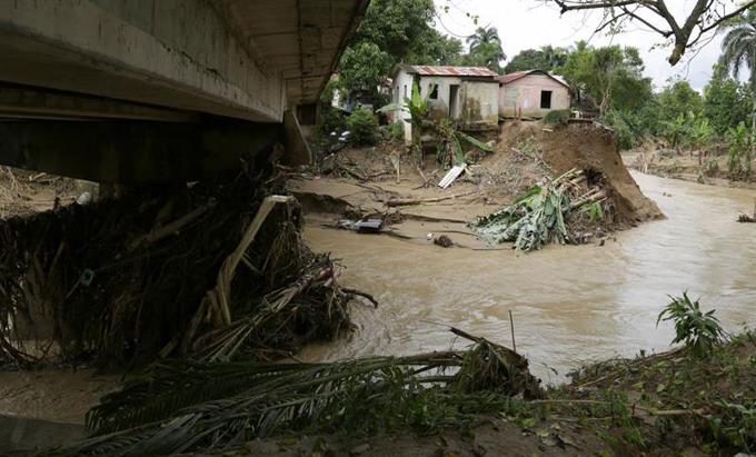 Rescatan a 70 personas en María Trinidad Sánchez; hay 91 comunidades aisladas