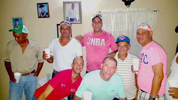 Equipo Los Compadres de Luis Hernández inicia Ruta Navideña