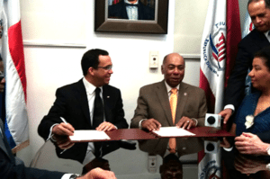 Educación y el TC firman acuerdo para enseñar la Constitución en escuelas