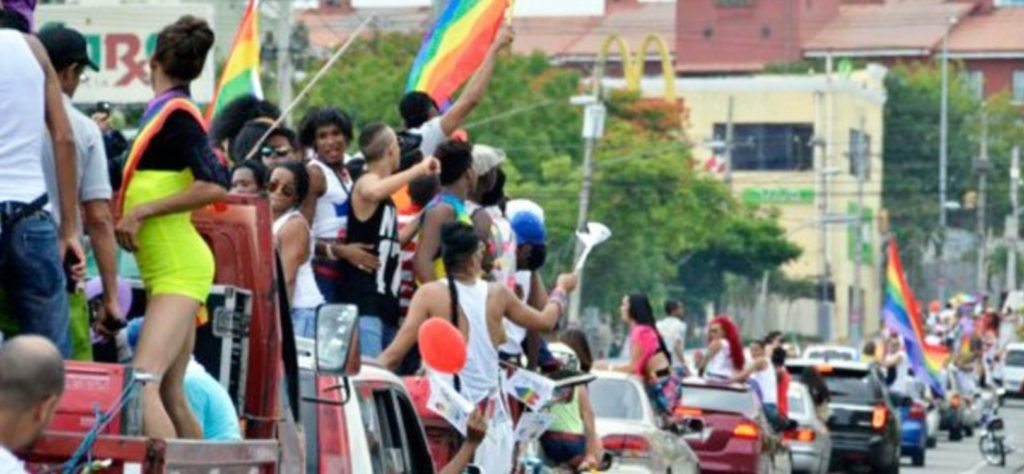 James Brewster pide proteger la igualdad de los gays por ley; renunciará en enero