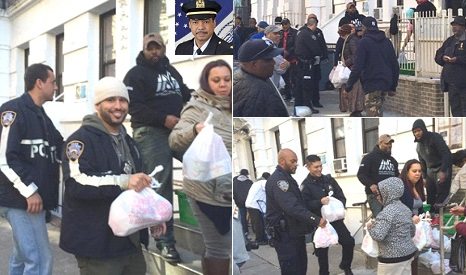 Precinto policial 33 entrega cientos pavos en vecindario alto Manhattan