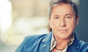 Ricardo Montaner construirá una escuela en Samaná