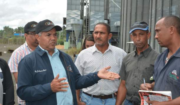 Otorgan financiamientos por 90 millones de pesos a productores de María Trinidad Sánchez