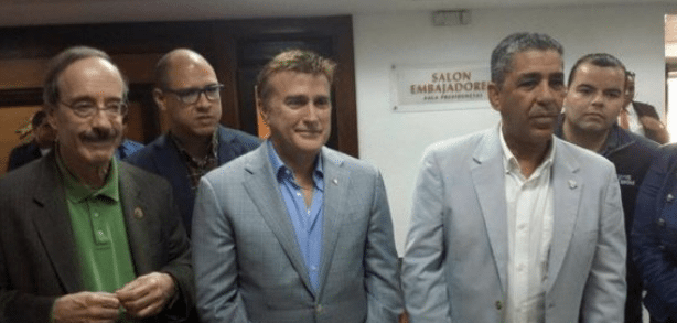 Adriano espaillat llega al país; visitará zonas afectadas por lluvias