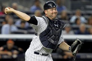 McCann de Yankees a Astros por dos lanzadores