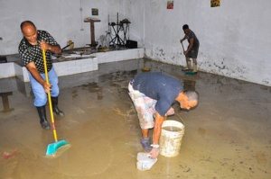 Familias de Sosúa y Cabarete siguen con casas inundadas