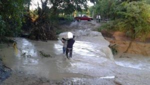 Mueren tres miembros de una familia tras el río llevarse su vivienda en Puerto Plata