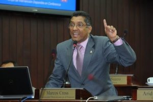 Diputado Marcos Cross rechaza alza precios servicios consulares España