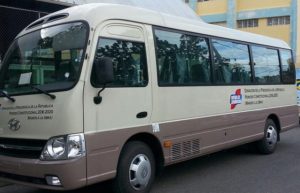 Entregarán hoy viernes el autobús que el presidente Medina prometió a estudiantes universitarios de Río San Juan