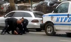 Investigan policías por golpiza a dominicano esposado en El Bronx