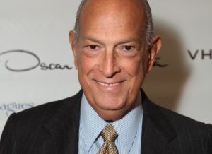 Servicio Postal de EEUU homenajea con sellos al dominicano Oscar de la Renta