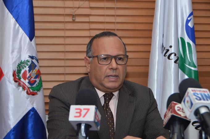 Director del SNS desautoriza convocatoria obligatoria para desfile militar en Santiago