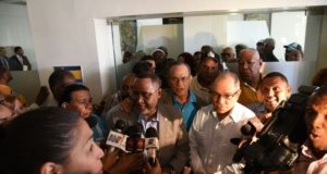 Empresarios y sindicalistas concluyen reunión sin llegar a un acuerdo sobre salarios