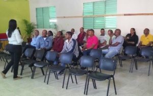 Turismo imparte taller sobre higiene y manipulación de alimentos a inspectores de RSJ y Nagua