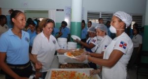 uplidor le retira almuerzo a liceo en Santiago por deuda millonaria