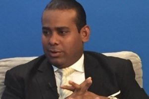 Renuncia del PRD Aníbal Díaz; era uno de los vicepresidentes