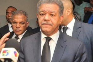 Leonel Fernández viaja a Venezuela para mediar en crisis política