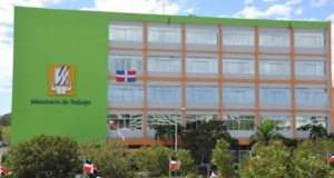 Empresarios formalizan impugnación al aumento del salario mínimo