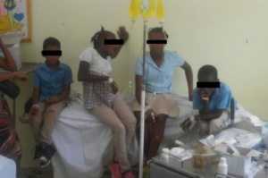 27 niños se intoxican supuestamente con almuerzo escolar en Puerto Plata