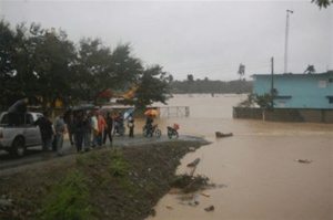 Lluvias dejan comunidades incomunicadas en Cotuí, La Vega y San Francisco de Macorís