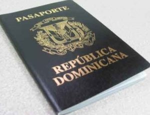 Exhortan a inmigrantes sacar pasaportes de sus países