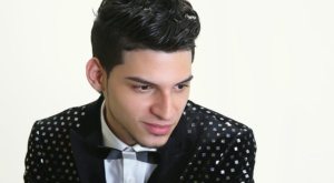 Ganador revelación del año graba con Alex Bueno