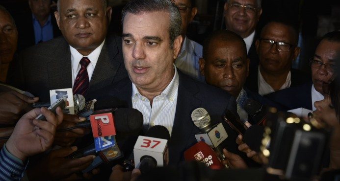 Abinader denuncia mafia contrata haitianos en esquema casi de esclavitud