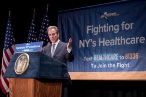 Fiscal General Schneiderman y el gobernador Cuomo anuncian NY demandará si proyecto sobre salud se convierte en ley