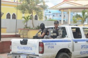 Destacamento Salcedo advierte a periodistas no entrar a barrios donde ocurrió tiroteo