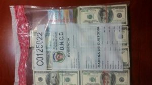Atrapan venezolana viajaría a su país con más de 105 mil dólares