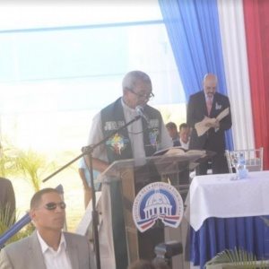 “Tiene que dirigirse más al país”, dice el padre que provocó reacción de Danilo en Santiago