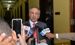 Gobierno cobrará servicio a los extranjeros que acudan a los hospitales