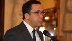 La ADP somete recurso de amparo contra Andrés Navarro para frenar cancelaciones masivas de maestros