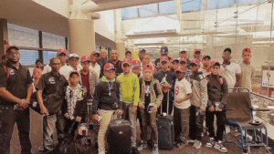 Arriba a NY delegación dominicana de beisbol para intercambio de Pequeñas Ligas