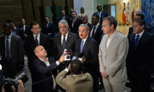 Gobierno de Venezuela y la oposición dialogan en la Cancillería de RD