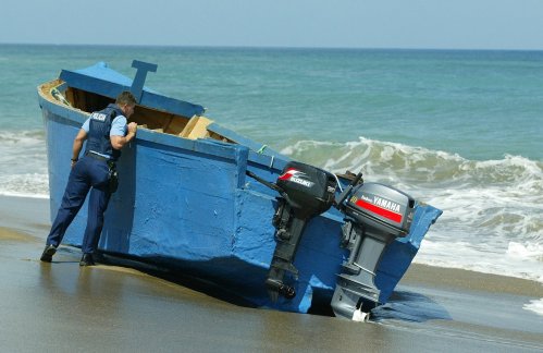 Guardia Costera de Puerto Rico encuentra cadáver rodeado de restos de productos de RD