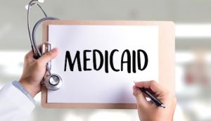 500 millones de dólares en recortes Programa Medicaid en NY afectarían dominicanos