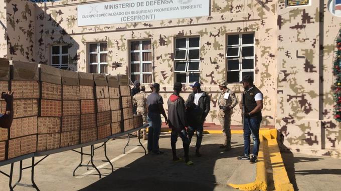 Decomisan millonario contrabando de cigarrillos en Montecristi